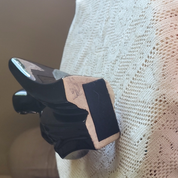 The Kiss Sculpture - Picture 4 of 7